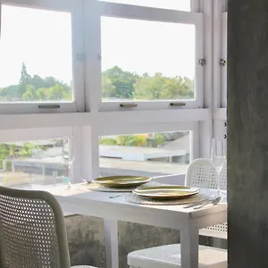 uluwatu-penthouse.ubudhotelsnow.com/