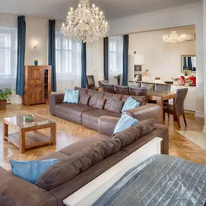 riverview-old-town-apartment.praguehotelsweb.com/
